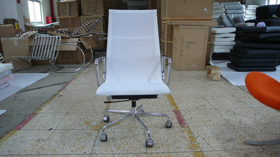 China Función clásica moderna de descanso del eslabón giratorio del cuero auténtico de la parte posterior de la silla de la oficina de la malla arriba proveedor