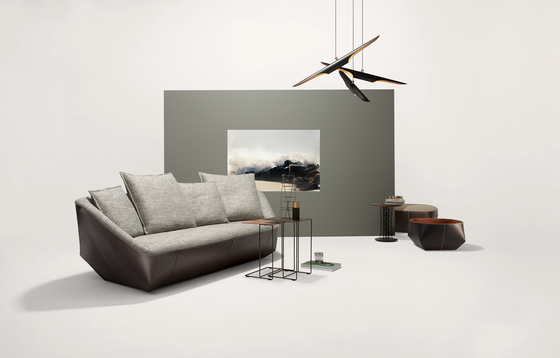 China Base tapizada moderna de madera sólida del sofá de la loma de Isanka Gualterio para la sala de estar proveedor