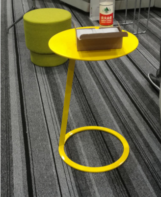 China Pequeños colores opcionales redondos laterales del diseño simple de la mesa de centro del metal para el hogar proveedor